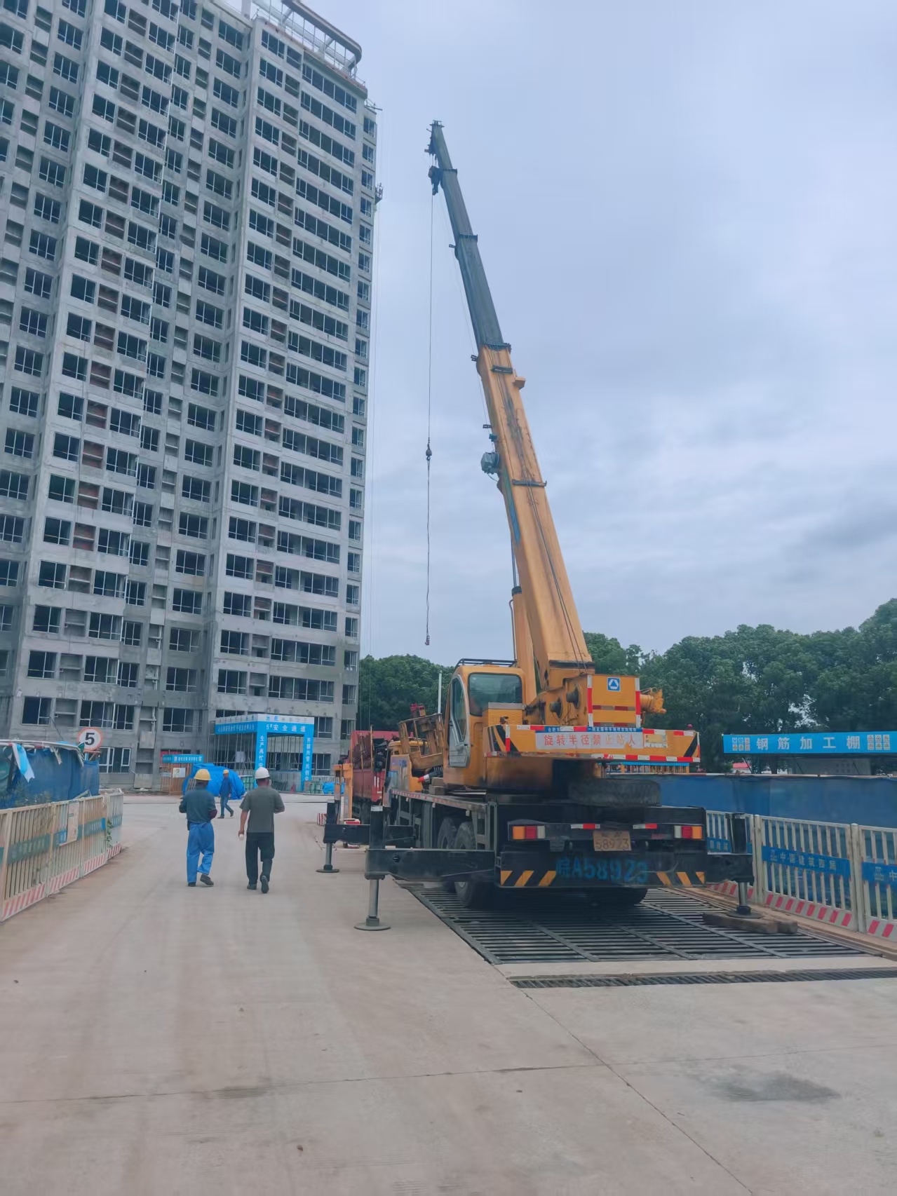 合肥2026年7月合肥汽车吊租赁用于钢结构安装，到底合不合适？